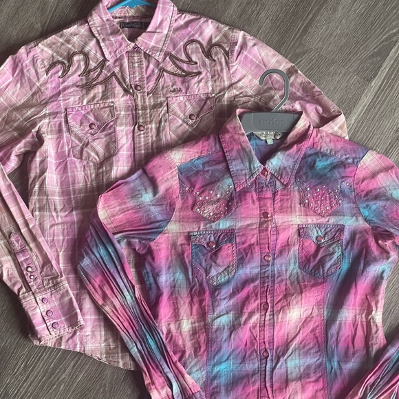 Bundle of two women’s pink western button-up shirts sz medium Cruel Girl & Roper - Picture 2 of 16